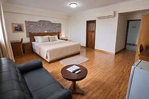 Ampomaah Hotel