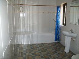 Ampomaah Hotel