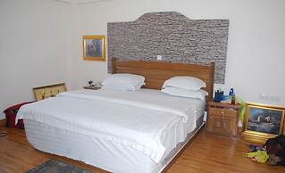 Ampomaah Hotel