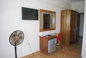 Ampomaah Hotel