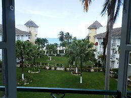 SandCastles Deluxe Beach Resort