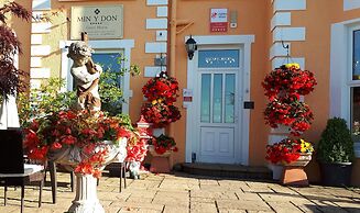 Min y Don Guest House 5 Gold