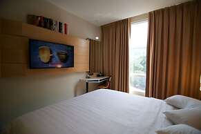 Verse Luxe Hotel Wahid Hasyim