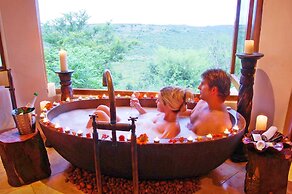 Umzolozolo Private Safari Lodge