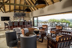 Umzolozolo Private Safari Lodge