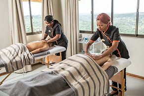 Umzolozolo Private Safari Lodge