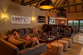 Umzolozolo Private Safari Lodge