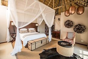 Umzolozolo Private Safari Lodge