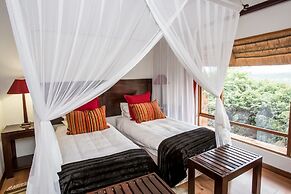 Umzolozolo Private Safari Lodge