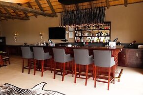 Umzolozolo Private Safari Lodge