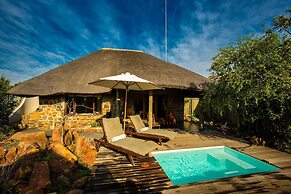 Umzolozolo Private Safari Lodge