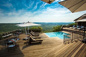 Umzolozolo Private Safari Lodge