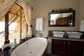 Umzolozolo Private Safari Lodge