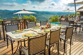 Umzolozolo Private Safari Lodge