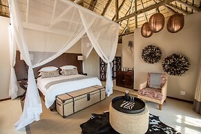 Umzolozolo Private Safari Lodge