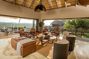 Umzolozolo Private Safari Lodge