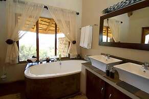 Umzolozolo Private Safari Lodge