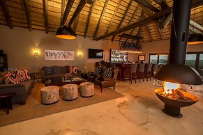Umzolozolo Private Safari Lodge