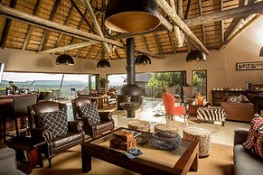Umzolozolo Private Safari Lodge