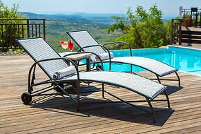 Umzolozolo Private Safari Lodge