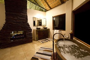 Umzolozolo Private Safari Lodge