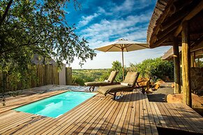 Umzolozolo Private Safari Lodge