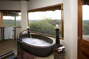 Umzolozolo Private Safari Lodge