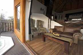 Umzolozolo Private Safari Lodge