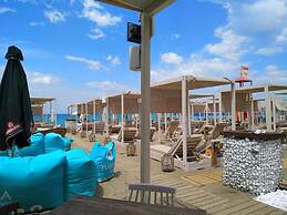 Yianna Caravel Suites 