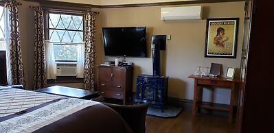 Cabernet House, An Old World Inn