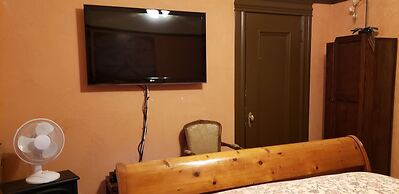 Cabernet House, An Old World Inn