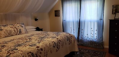 Cabernet House, An Old World Inn