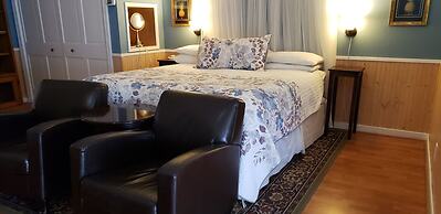 Cabernet House, An Old World Inn