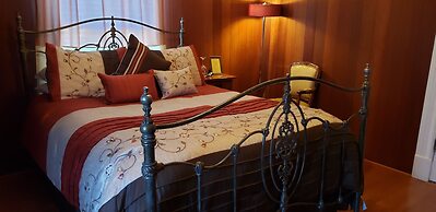 Cabernet House, An Old World Inn