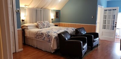 Cabernet House, An Old World Inn