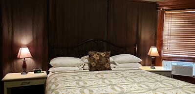 Cabernet House, An Old World Inn