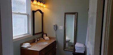 Cabernet House, An Old World Inn