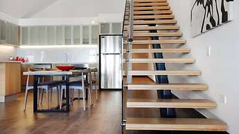 Semaphore Splash Apartments