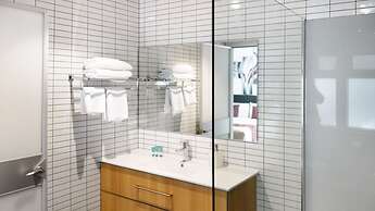 Semaphore Splash Apartments