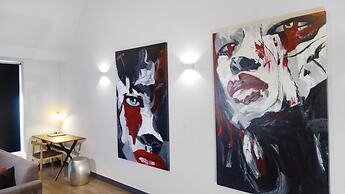 Semaphore Splash Apartments