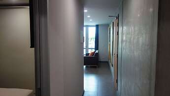 Semaphore Splash Apartments