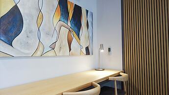 Semaphore Splash Apartments