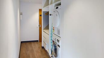 Semaphore Splash Apartments