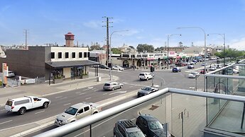 Semaphore Splash Apartments