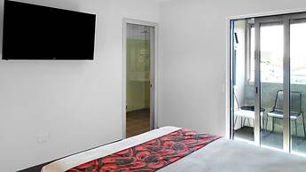 Semaphore Splash Apartments