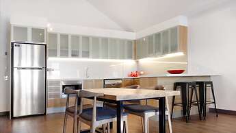 Semaphore Splash Apartments