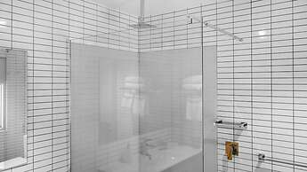 Semaphore Splash Apartments