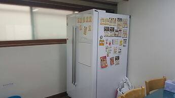 Happy Tree Guesthouse - Hostel