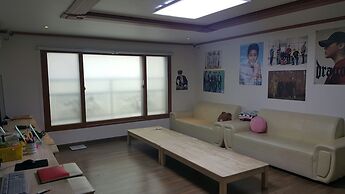 Happy Tree Guesthouse - Hostel