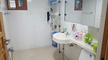 Happy Tree Guesthouse - Hostel